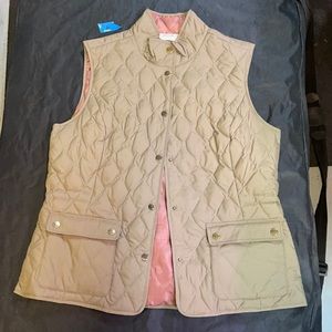 Used goose down Eddie Bauer vest is in good condition